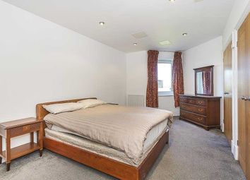 2 Bedrooms Flat to rent in Warren House, Beckford Close, Kensington, London W14