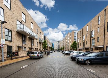 2 Bedrooms Flat for sale in Parade Gardens, Chingford, London E4