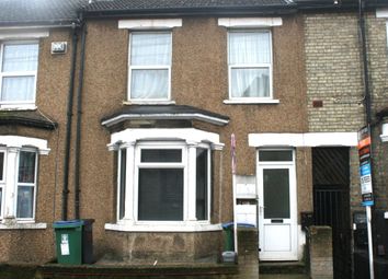 Thumbnail 1 bed flat to rent in Gladstone Road, Watford