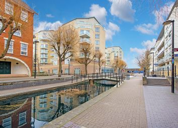 Thumbnail Flat to rent in Water Gardens Square, Canada London