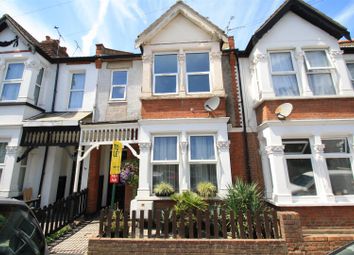 Thumbnail Flat to rent in Beedell Avenue, Westcliff-On-Sea
