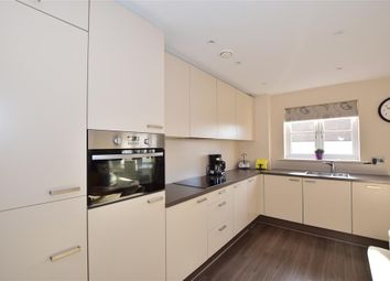 2 bed flat for sale in Longhurst Avenue, Horsham, West Sussex RH12