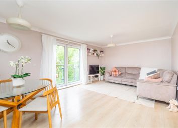 Thumbnail Flat for sale in Cleeve Way, Sutton