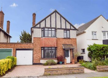 3 Bedrooms Detached house for sale in Flemming Avenue, Leigh On Sea, Essex SS9