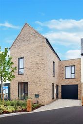 4 Bedroom Link-detached house for sale