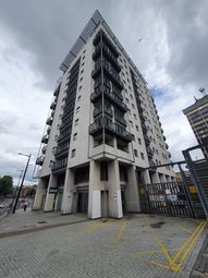 Thumbnail 2 bed flat to rent in Queen Street, Cardiff