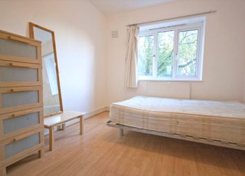 3 Bedrooms Flat to rent in Whiston Road, London E2