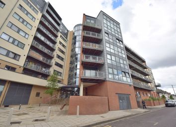 2 Bedrooms Flat to rent in Gabrielle House, Gants Hill IG2