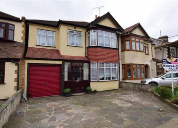 3 Bedrooms Semi-detached house for sale in Albany Road, Hornchurch, Essex RM12