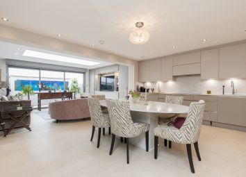 Thumbnail Town house for sale in Quickswood, London