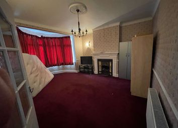 Thumbnail Shared accommodation to rent in Collinwood Gardens, Ilford