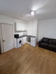 Thumbnail 1 bed flat to rent in Finchley Road, London