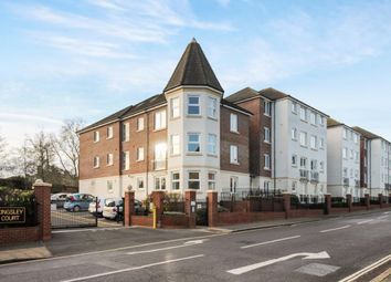 2 Bedrooms Flat for sale in Kingsley Court Windsor Way, Aldershot GU11