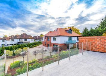 3 Bedrooms Flat for sale in Eden Avenue, Chigwell IG7