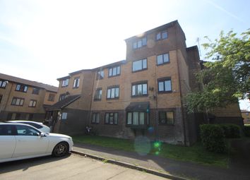 Thumbnail Flat to rent in Conway Gardens, Grays