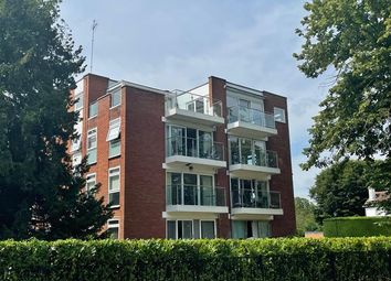 Thumbnail 3 bed flat to rent in Grosvenor Drive, Maidenhead