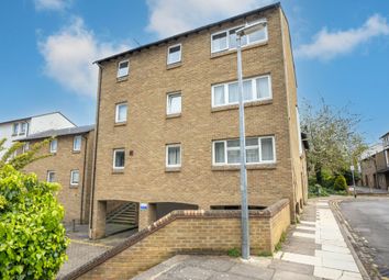 Thumbnail Flat for sale in Russell Court, Cambridge
