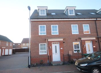 4 Bedrooms Town house for sale in Townhill Square, Fernwood, Newark, Nottinghamshire. NG24