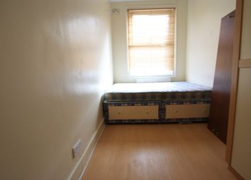 3 Bedrooms Flat to rent in Fountain Rd, Tooting SW17