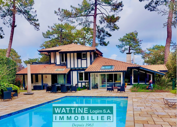 Thumbnail Villa for sale in Close To The Centre Of Town, The Beach And The Lake, Quiet, Soorts-Hossegor, Soustons, Dax, Landes, Aquitaine, France