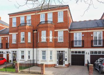 4 Bedrooms Semi-detached house for sale in The Boulevard, Woodford Green IG8