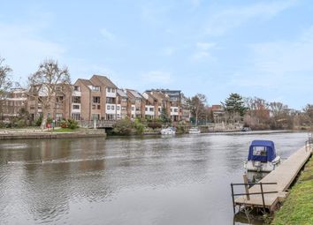 2 Bedrooms Flat for sale in Staines-Upon-Thames, Surrey TW18