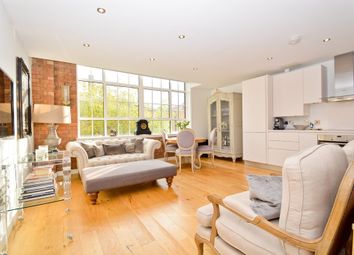 Thumbnail 3 bed flat to rent in Princelet Street, Shoreditch