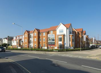 Thumbnail Flat to rent in Pinewood Gardens, Southborough, Tunbridge Wells