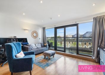 Thumbnail Flat for sale in Drayton Park, London