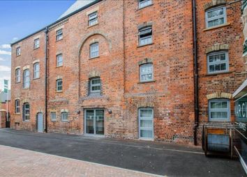 Thumbnail Flat to rent in Cairns Close, Lichfield