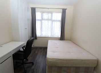1 Bedrooms  to rent in Fernhall Drive, Ilford IG4