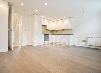 3 Bedrooms Maisonette to rent in 5Ax, Highgate, London SE9