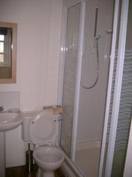 2 Bedrooms Flat to rent in Carrick Knowe Avenue, Edinburgh EH12