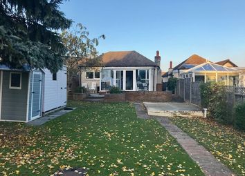2 Bedrooms Detached bungalow for sale in Fairlawn Grove, Banstead SM7