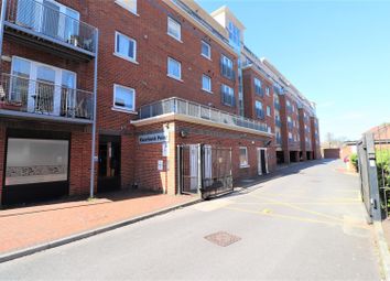 Thumbnail Flat to rent in High Street, Uxbridge