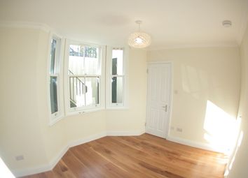 3 Bedrooms Flat to rent in Lyndhurst Grove, London SE15