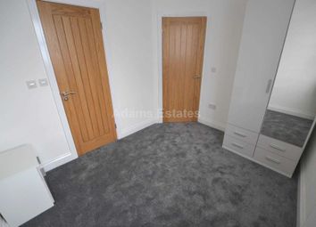 Thumbnail 1 bed flat to rent in Baker Street, Reading