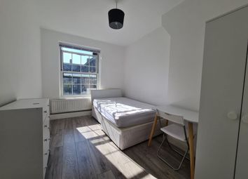 Thumbnail Flat to rent in County Street, London
