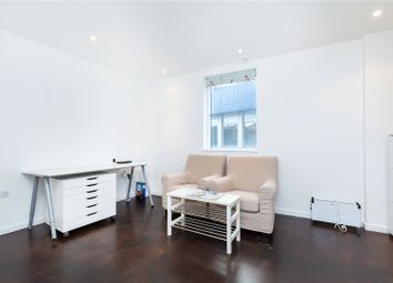Thumbnail 1 bed flat to rent in Holloway Road, London