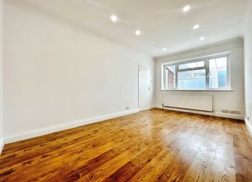 Thumbnail Flat to rent in Springfield Road, Windsor