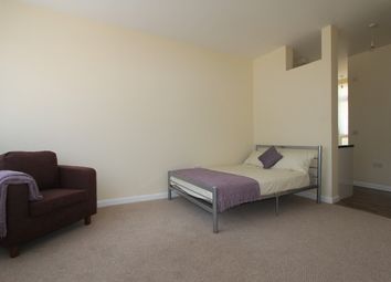 1 Bedrooms Studio to rent in Garratt Lane, Tooting, London SW17