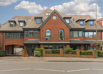 Thumbnail Flat to rent in Hare Lane, Claygate, Esher