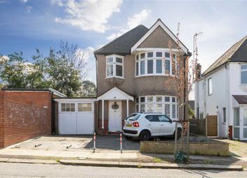 3 Bedrooms Detached house for sale in Southfields, Hendon, London NW4