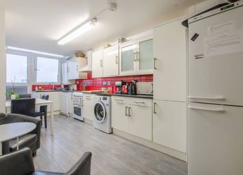4 Bedrooms Flat to rent in Whymark Avenue, London N22