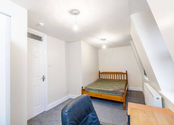 5 Bedrooms Flat to rent in Frithville Gardens, Shepherd's Bush W12