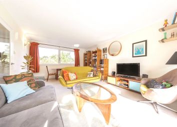 2 Bedrooms Flat for sale in South View Court, The Woodlands, London SE19