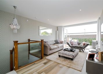 3 Bedrooms Flat for sale in Warwick Court, Lansdowne Road, Wimbledon SW20