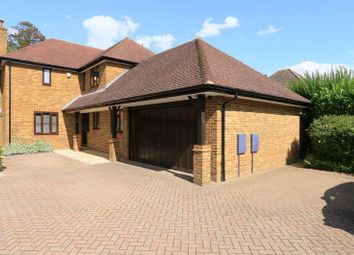 5 Bedrooms Detached house for sale in Hawthorn Close, Fir Tree Road, Banstead SM7