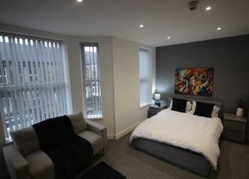 Thumbnail Room to rent in Room 5, Park Grove, Hull