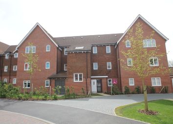 2 Bedrooms Flat to rent in Outfield Crescent, Wokingham RG40